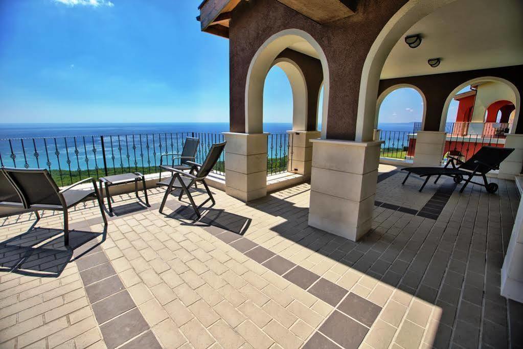 Lighthouse Apartments And Villas Balchik Extérieur photo
